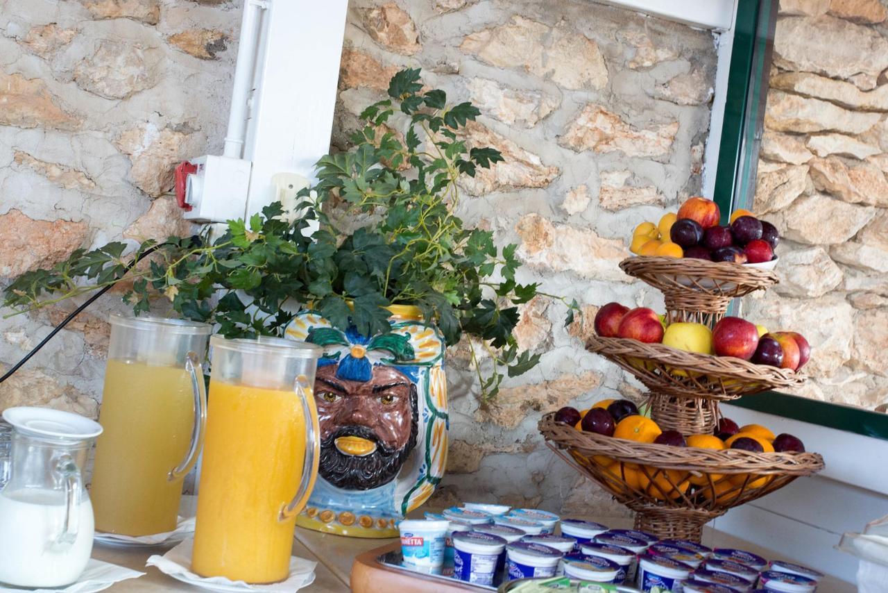 I Dammusi Di Borgo Cala Creta Hotel Lampedusa Exterior photo